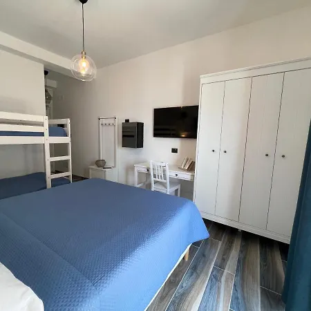 Couette-café Fronte Mare 3*
